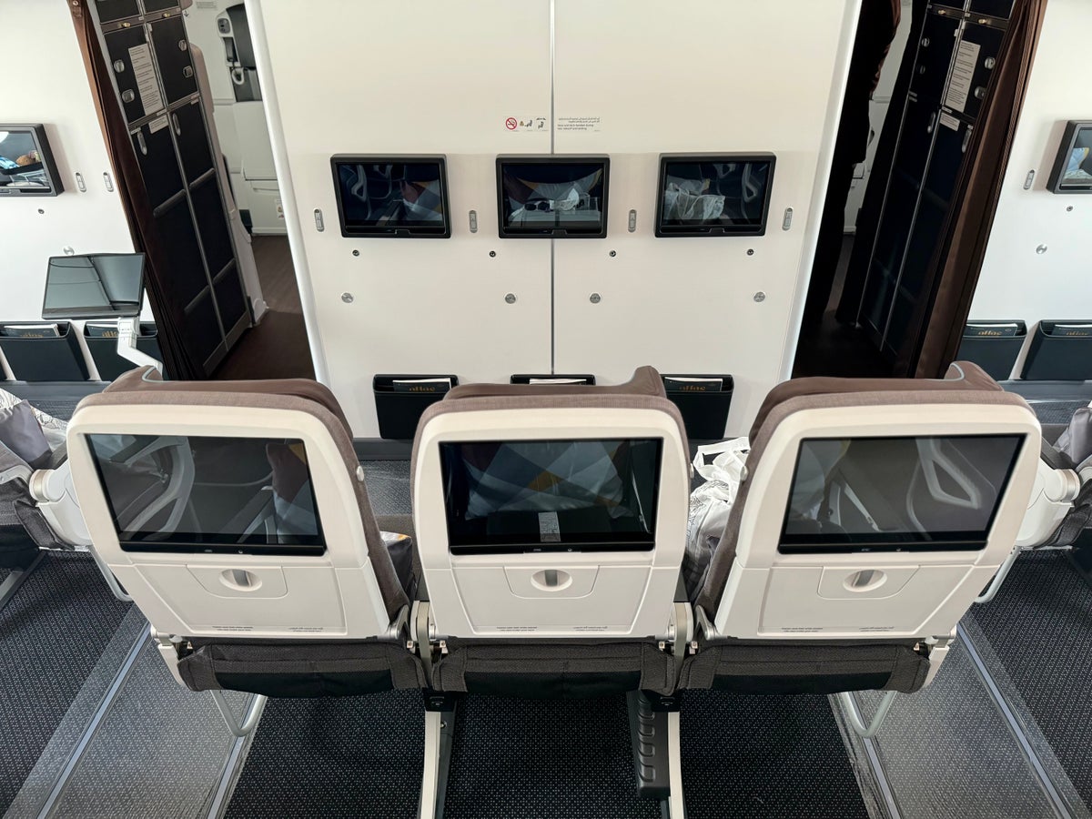 Dubai Airshow Etihad new 787 Dreamliner economy bulkhead screens