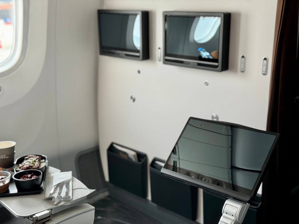 Dubai Airshow Etihad new 787 Dreamliner economy screens