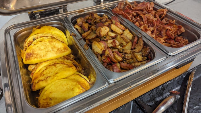 Hampton Inn and Suites Aurora South Denver food and beverage breakfast hot dishes Hampton Inn and Suites Aurora South Denver food and beverage breakfast hot dishes