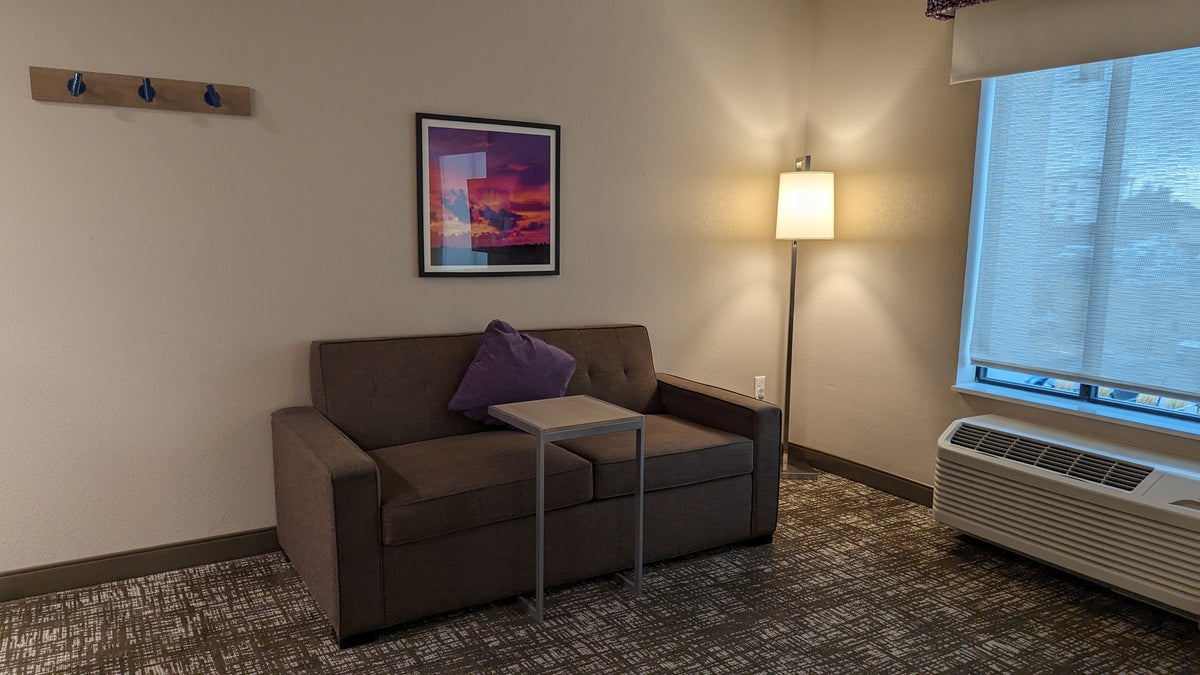 Hampton Inn and Suites Aurora South Denver room sofa bed