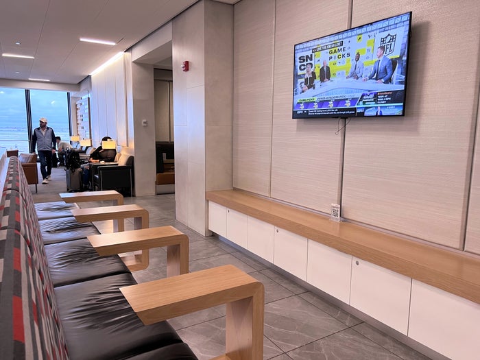 OHare Admirals Club Concourse HK seating areas OHare Admirals Club Concourse HK seating areas