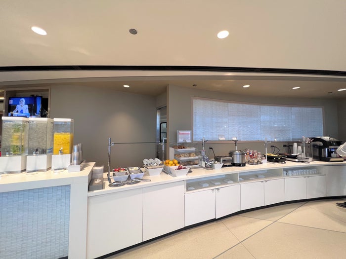 OHare Admirals Club breakfast buffet Concourse G OHare Admirals Club breakfast buffet Concourse G