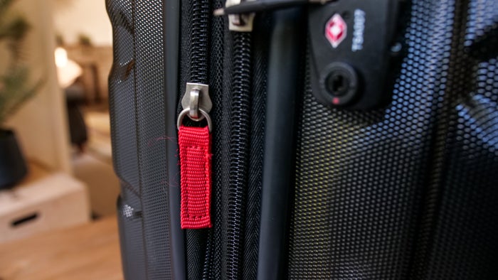 Samsonite Omni expansion zipper