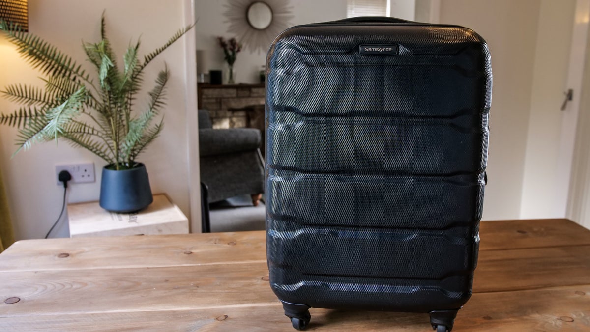 Samsonite Omni Hardside Spinner: Luggage Review – Is It Worth It? [Video]