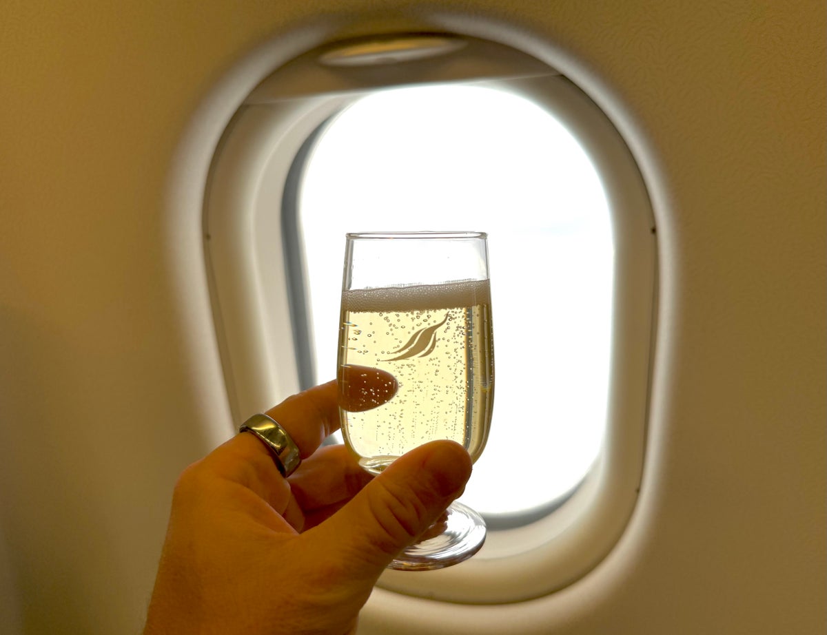 Sri Lankan A330 business class Champagne
