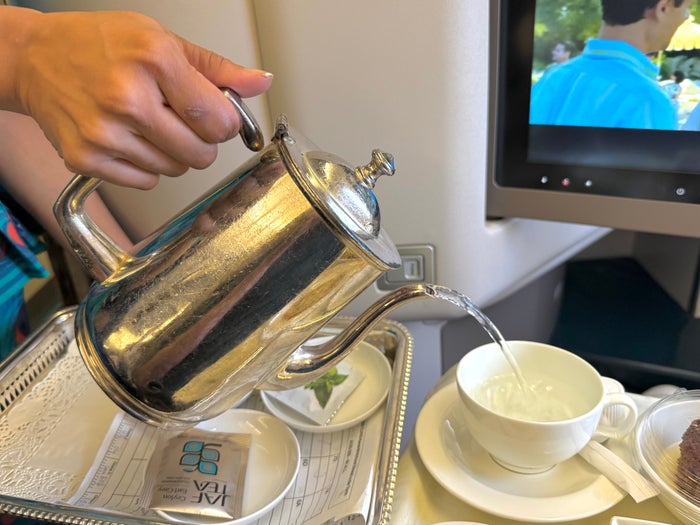 Sri Lankan A330 business class FnB tea