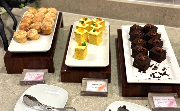 Sri Lankan A330 business class MLE cakes