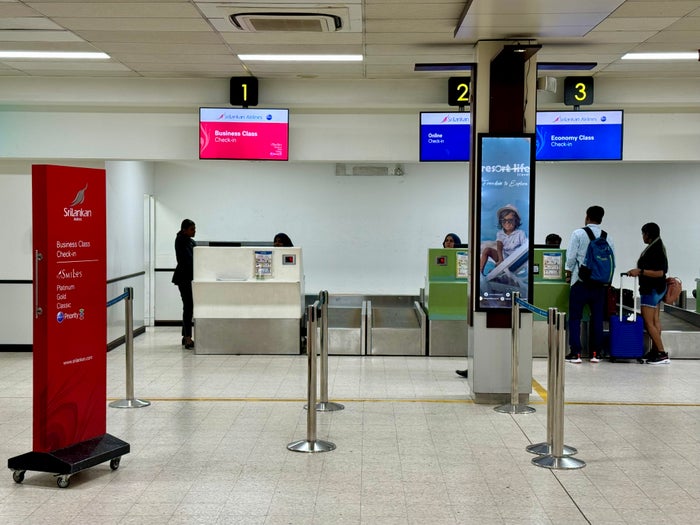 Sri Lankan A330 business class MLE check in