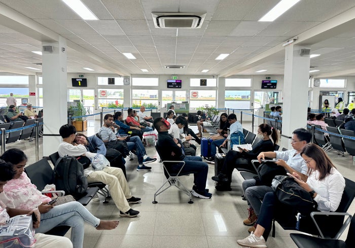 Sri Lankan A330 business class MLE gate area