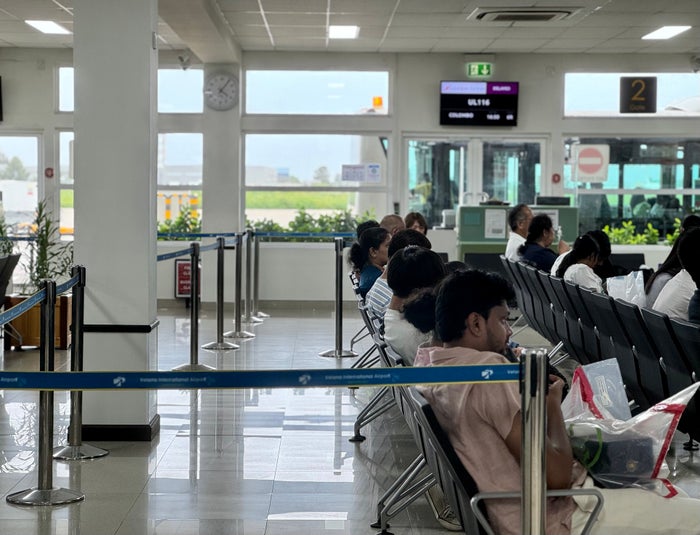 Sri Lankan A330 business class MLE gate cordon