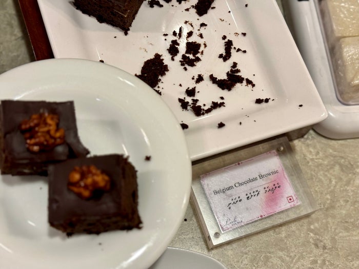 Sri Lankan A330 business class MLE lounge brownie