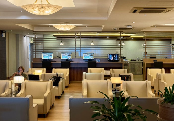 Sri Lankan A330 business class MLE lounge computers