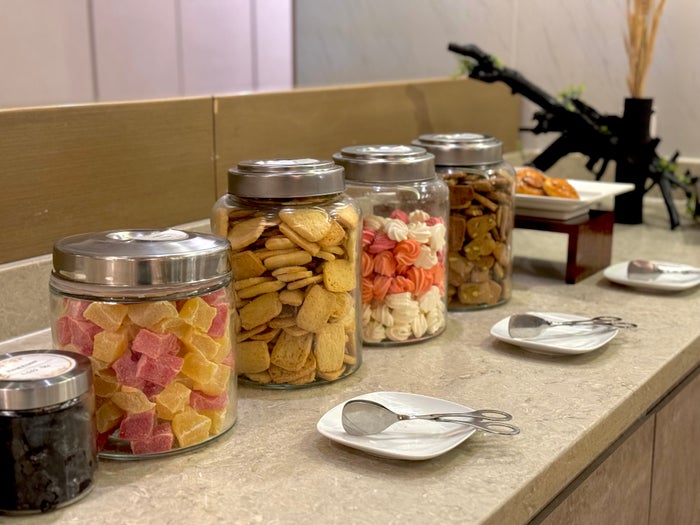 Sri Lankan A330 business class MLE lounge sweet snacks