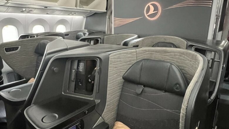 Turkish Airlines business cabin center seats