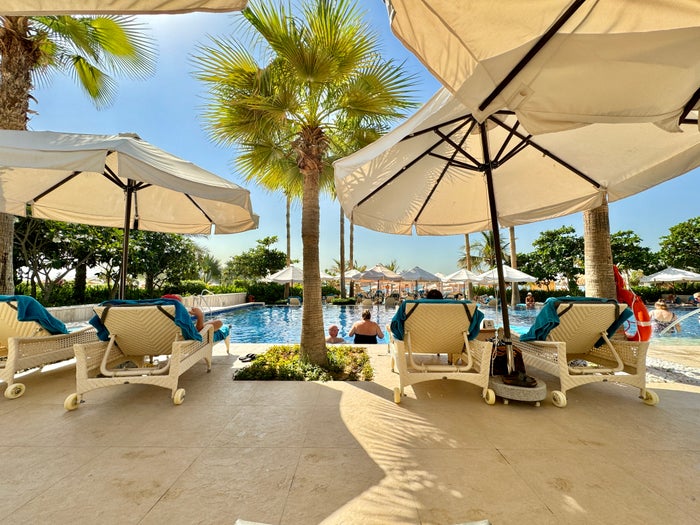 Waldorf Astoria Dubai Palm Jumeirah Adult Pool Seating