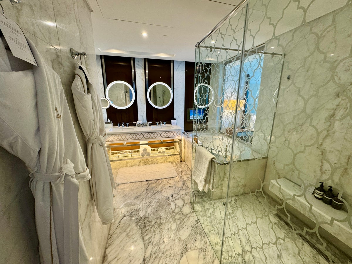Waldorf Astoria Dubai Palm Jumeirah Bathroom Overview