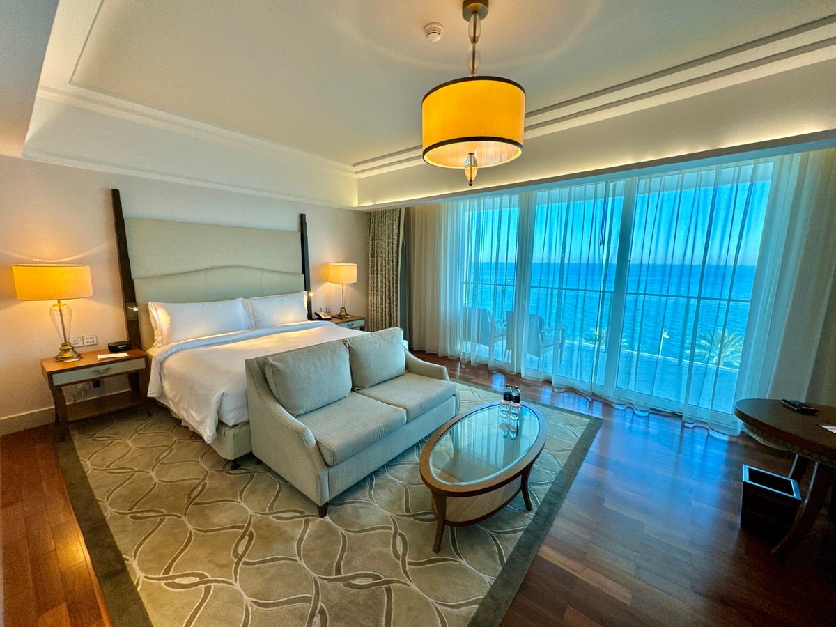 Waldorf Astoria Dubai Palm Jumeirah Bedroom Overview