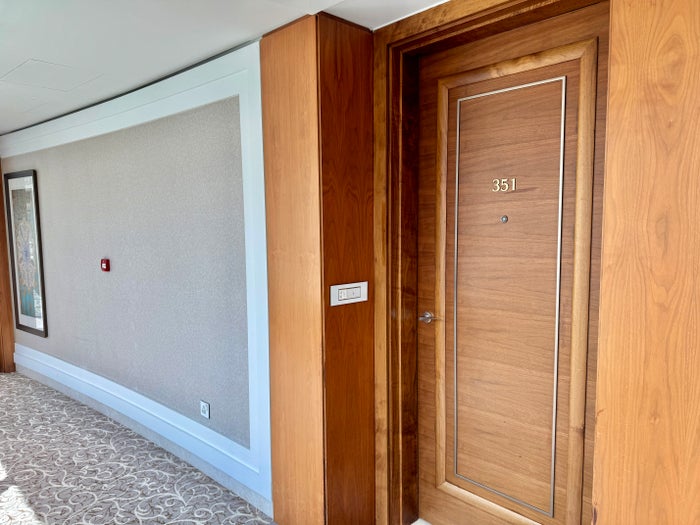 Waldorf Astoria Dubai Palm Jumeirah Guest Room Door