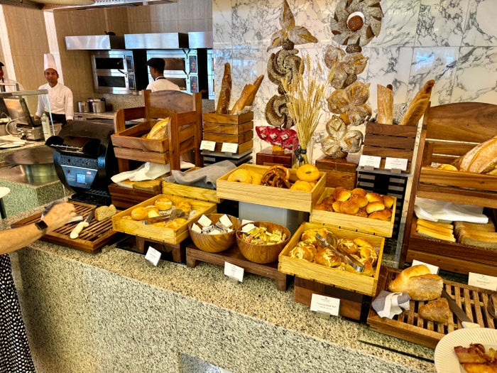 Waldorf Astoria Dubai Palm Jumeirah Mezzerie Breads