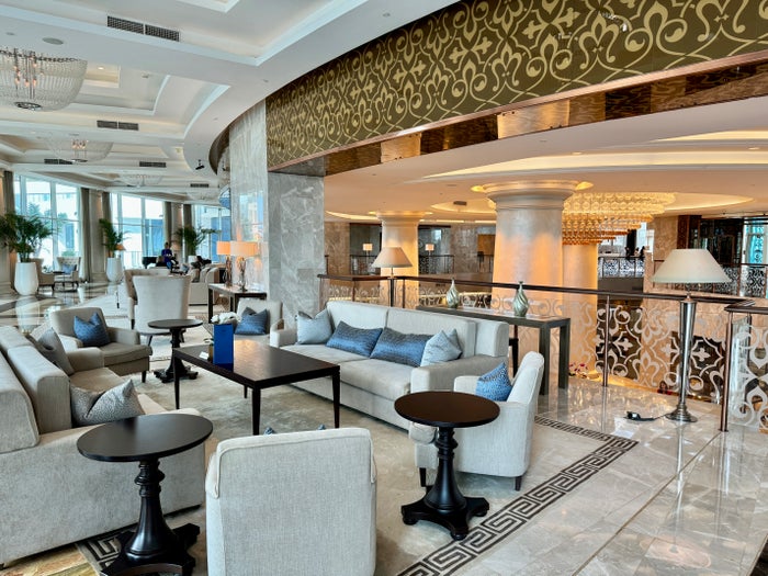 Waldorf Astoria Dubai Palm Jumeirah Peacock Alley Couches