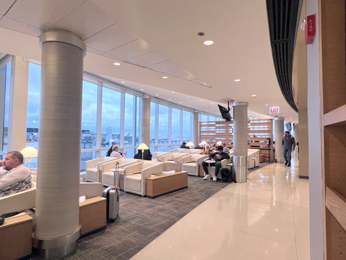 My Experience Using the Citi Strata Elite Card’s Admirals Club Passes