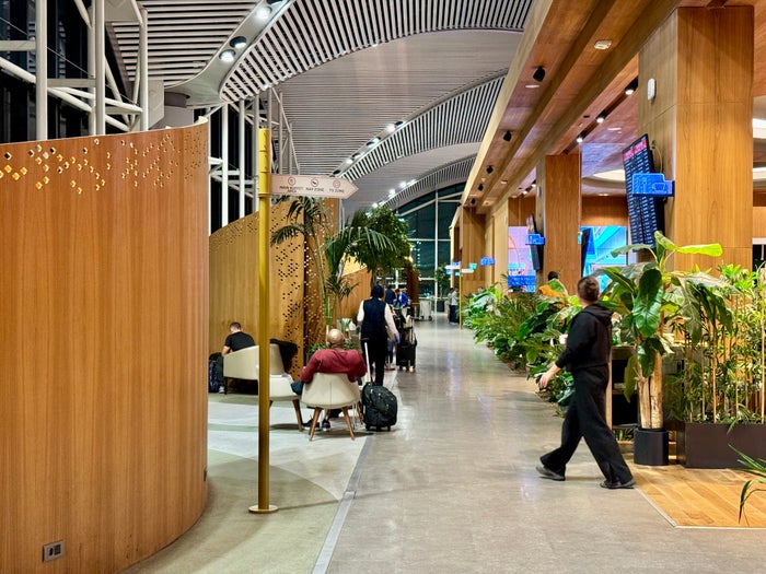 flydubai 737 800 economy IST IGA lounge main hall flydubai 737 800 economy IST IGA lounge main hall