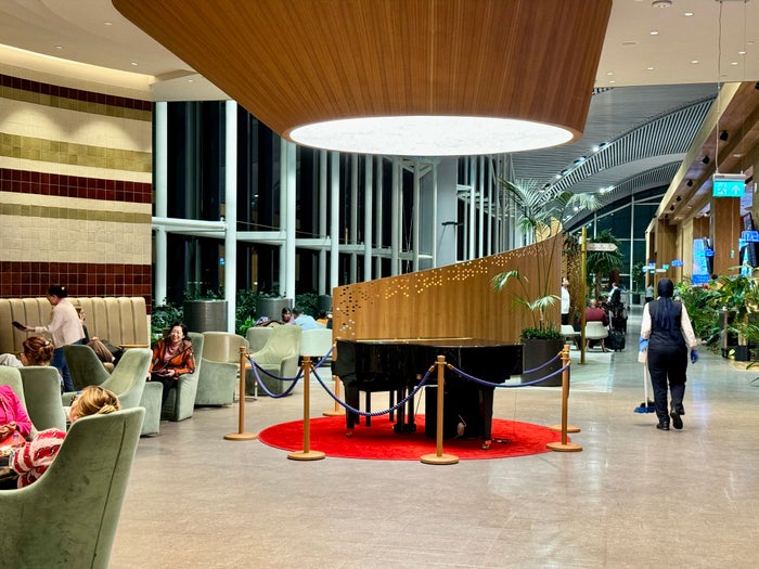 flydubai 737 800 economy IST IGA lounge piano flydubai 737 800 economy IST IGA lounge piano