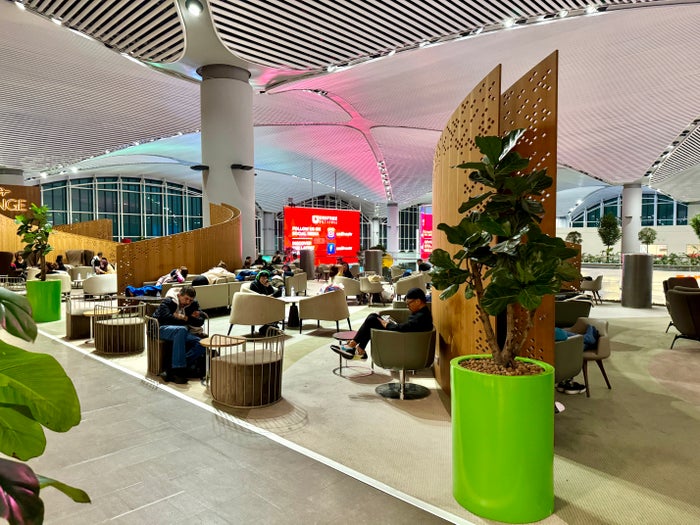 flydubai 737 800 economy IST IGA lounge seating flydubai 737 800 economy IST IGA lounge seating