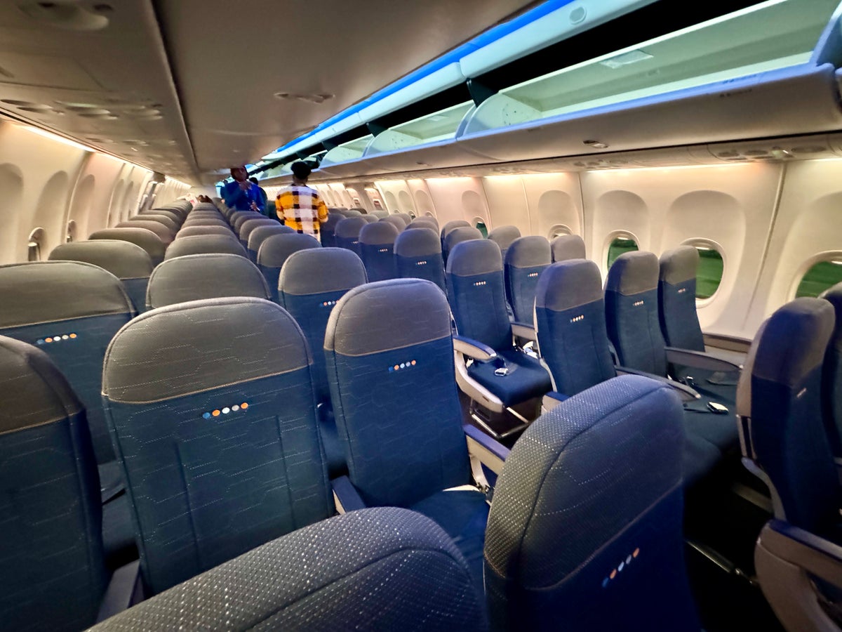 flydubai 737 800 economy cabin overview