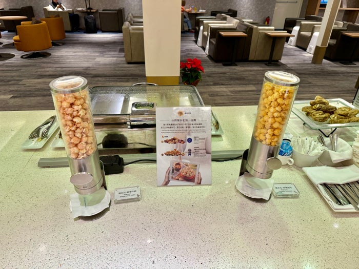 China Airlines A350 Business Class China Ailrines Lounge Popcorn China Airlines A350 Business Class China Ailrines Lounge Popcorn