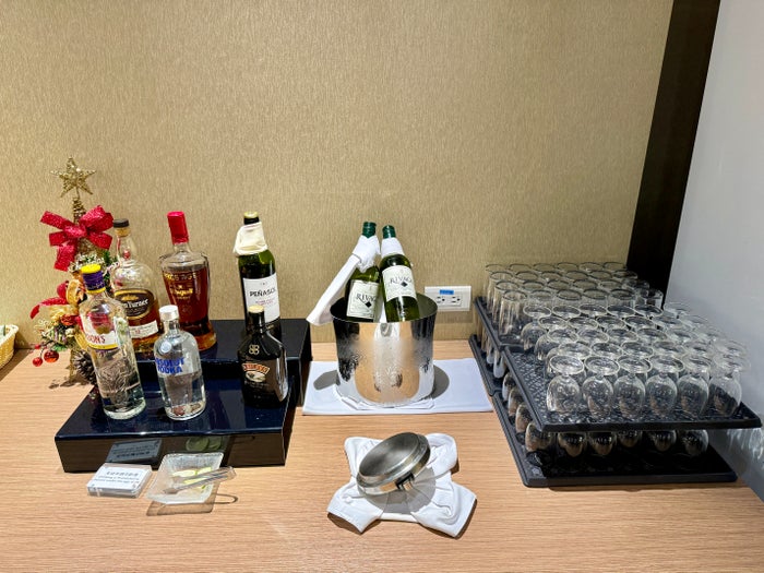 China Airlines A350 Business Class China Airlines Lounge Bar China Airlines A350 Business Class China Airlines Lounge Bar
