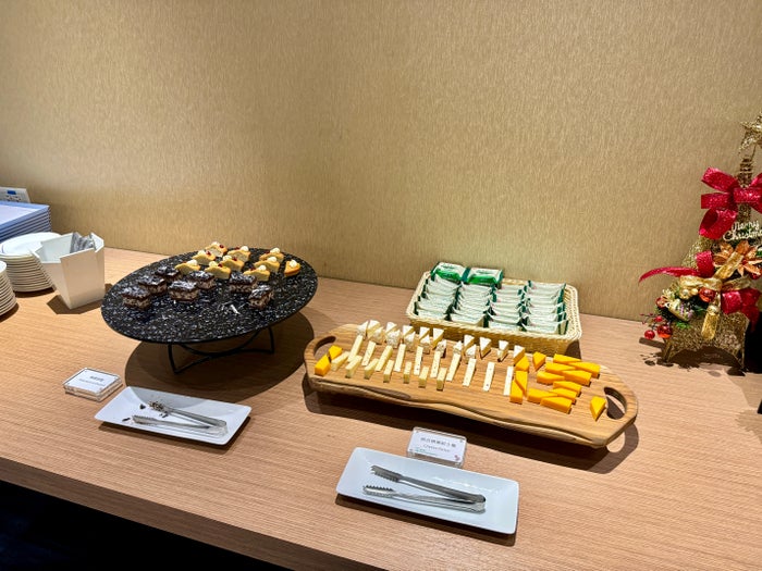 China Airlines A350 Business Class China Airlines Lounge Cheese China Airlines A350 Business Class China Airlines Lounge Cheese