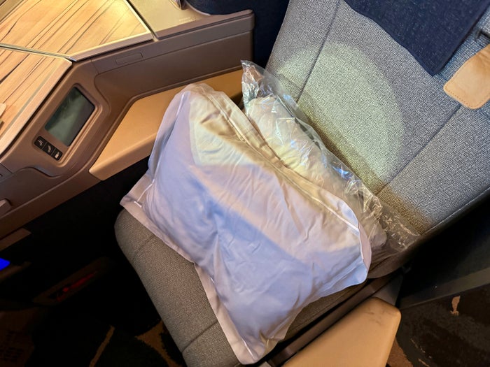 China Airlines A350 Business Class Seat 15K Pillow and Bedding China Airlines A350 Business Class Seat 15K Pillow and Bedding