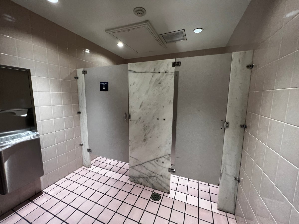 Delta Sky Club HNL Bathroom Stalls