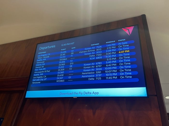 Delta Sky Club HNL Departure Board 1 Delta Sky Club HNL Departure Board 1