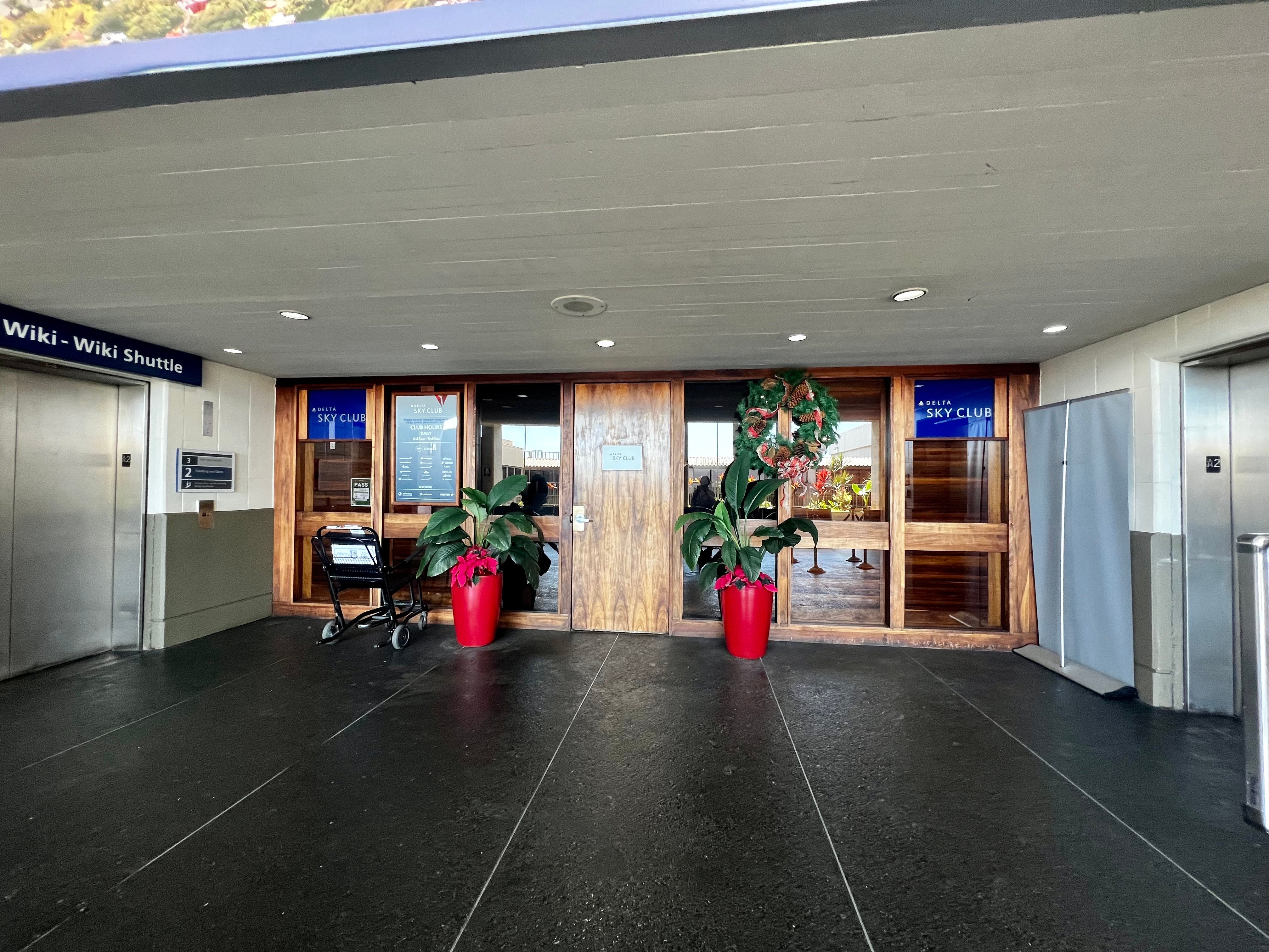 Delta Sky Club at Daniel K. Inouye International Airport [Review]