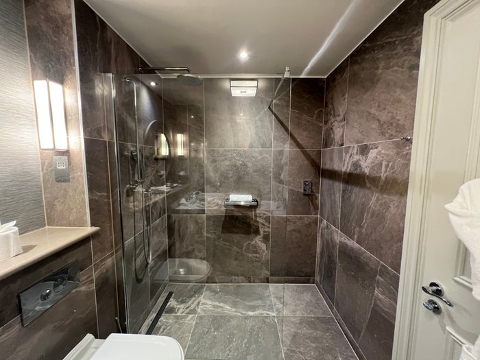 Dromoland Deluxe Stateroom Shower Dromoland Deluxe Stateroom Shower