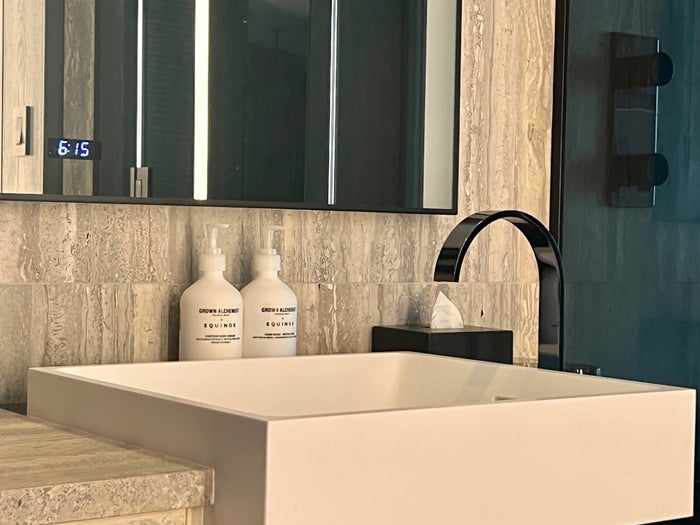 Equinox Hotel NYC Premier King sink Equinox Hotel NYC Premier King sink