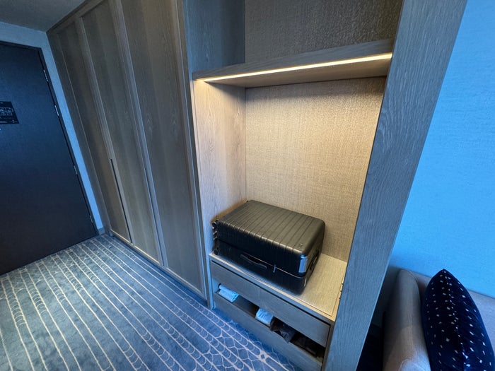 Four Seasons Mumbai Luggage Rack
