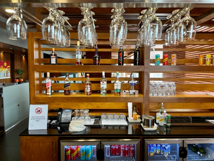 Gulf Air A321neo business class CMB Araliya Lounge FnB bar Gulf Air A321neo business class CMB Araliya Lounge FnB bar