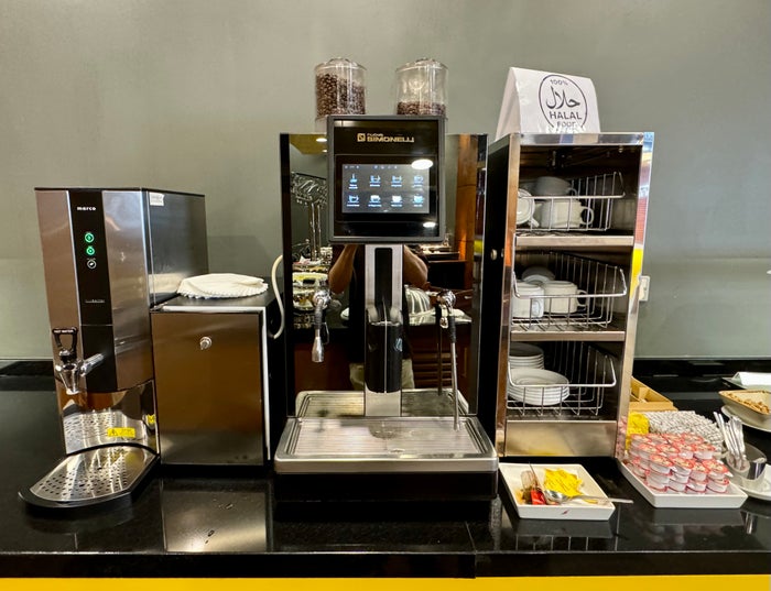 Gulf Air A321neo business class CMB Araliya Lounge FnB coffee Gulf Air A321neo business class CMB Araliya Lounge FnB coffee