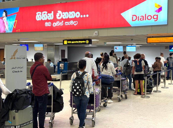 Gulf Air A321neo business class CMB check in queue Gulf Air A321neo business class CMB check in queue