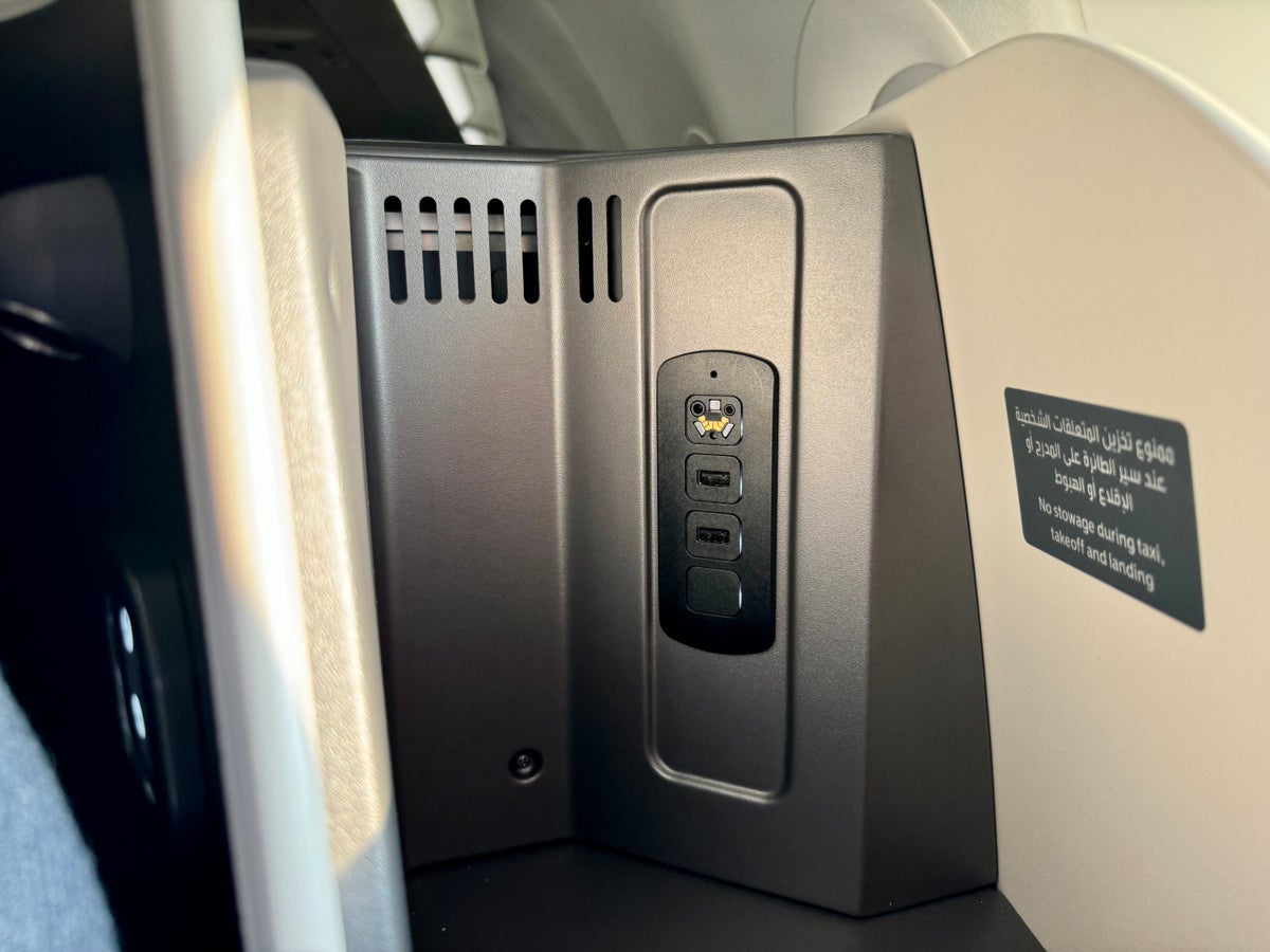 Gulf Air A321neo business class seat outlets