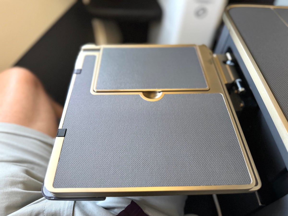 Gulf Air A321neo business class seat tray table 