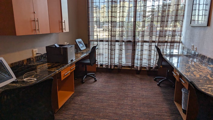 Hampton Inn Houston Downtown amenities business center