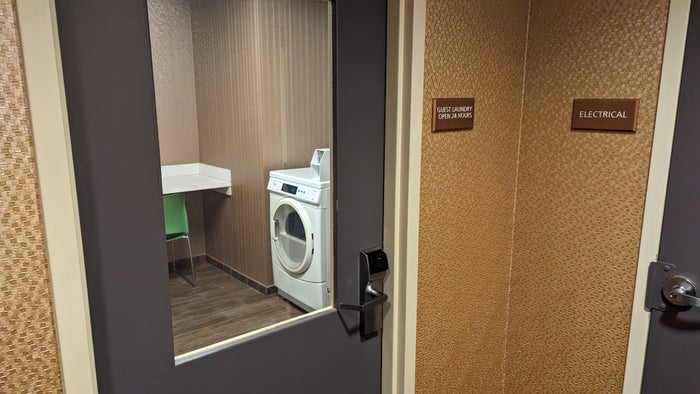 Hampton Inn Houston Downtown amenities guest laundry