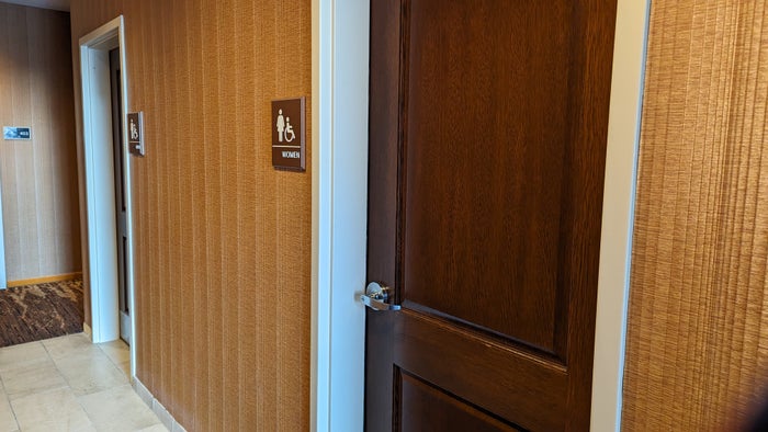 Hampton Inn Houston Downtown amenities pool bathroom