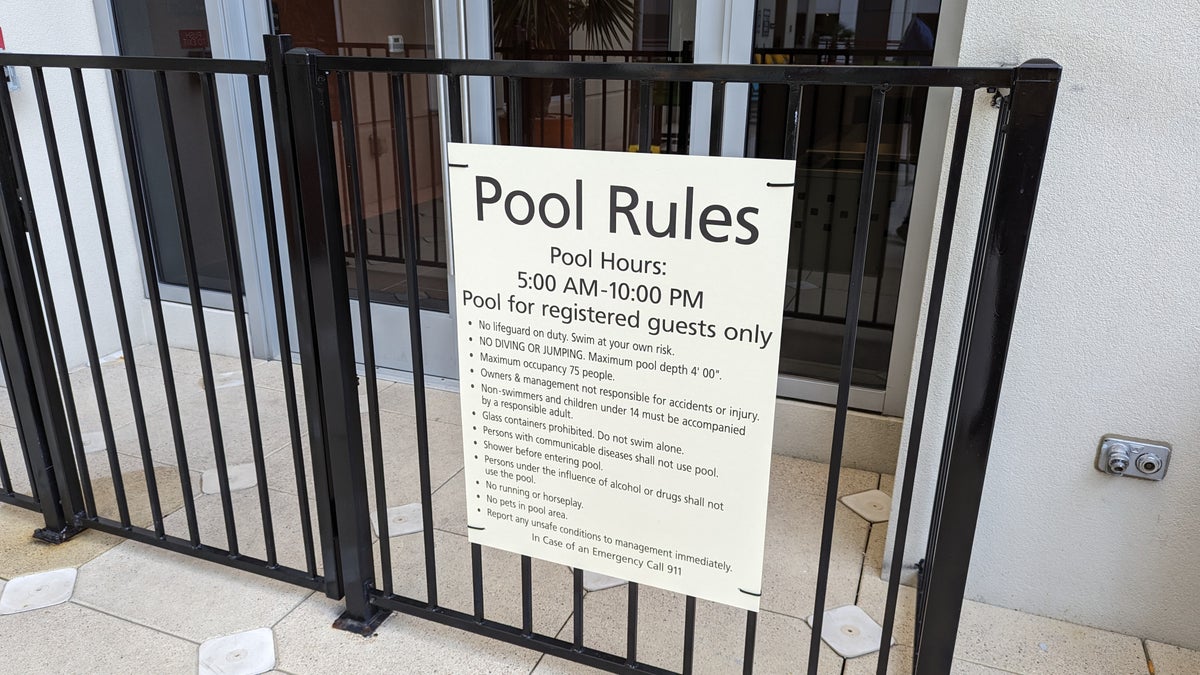 Hampton Inn Houston Downtown amenities pool rules