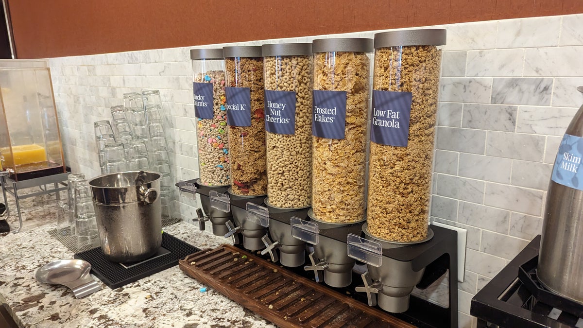 Hampton Inn Houston Downtown food and beverage breakfast cereal dispensers