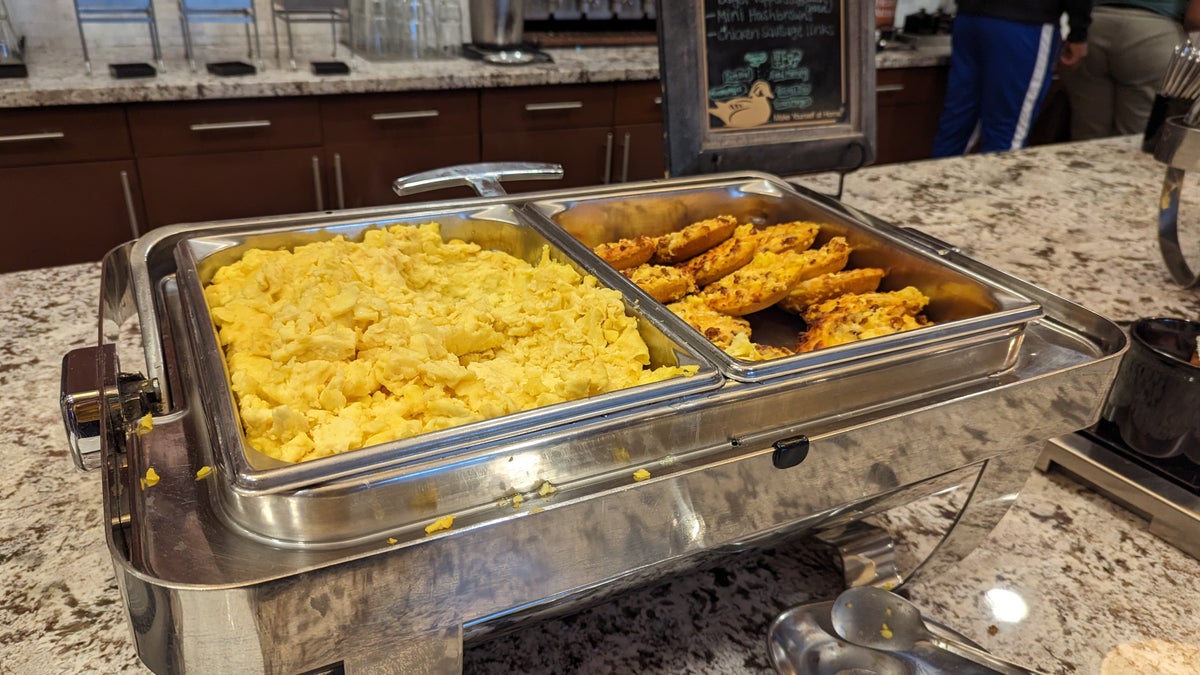 Hampton Inn Houston Downtown food and beverage breakfast eggs